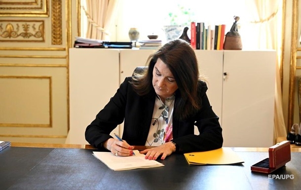 Глава МЗС Швеції Анн Лінде підписала заявку на вступ до НАТО 
