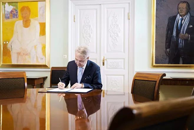 Глава МЗС Фінляндії підписав заявку на вступ країни до НАТО