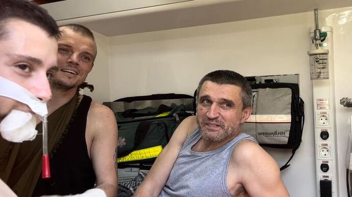 З полону окупантів звільнено 16 українських військових, а також одного цивільного