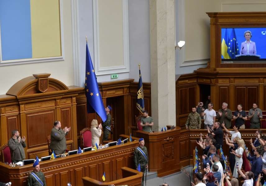 Голова Єврокомісії закликала Україну реалізувати закон про деолігархізацію