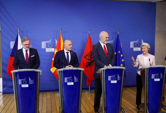 У Брюсселі розпочалися переговори щодо членства в ЄС Албанії та Північної Македонієї