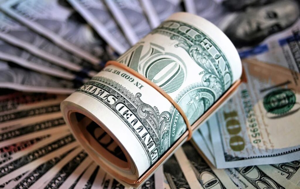 НБУ зафіксував офіційний курс гривні до долара США на новому рівні