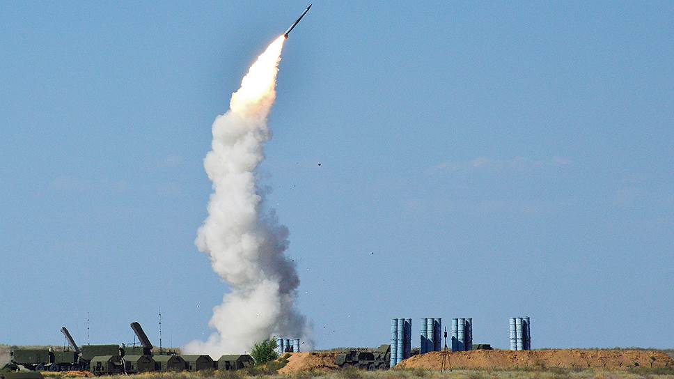 Ворожі війська обстріляли Харків ракетами С-300 
