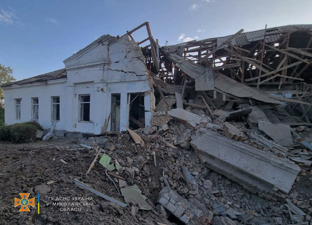 Ударами по Миколаєву зруйновано школу та пошкоджено будинки