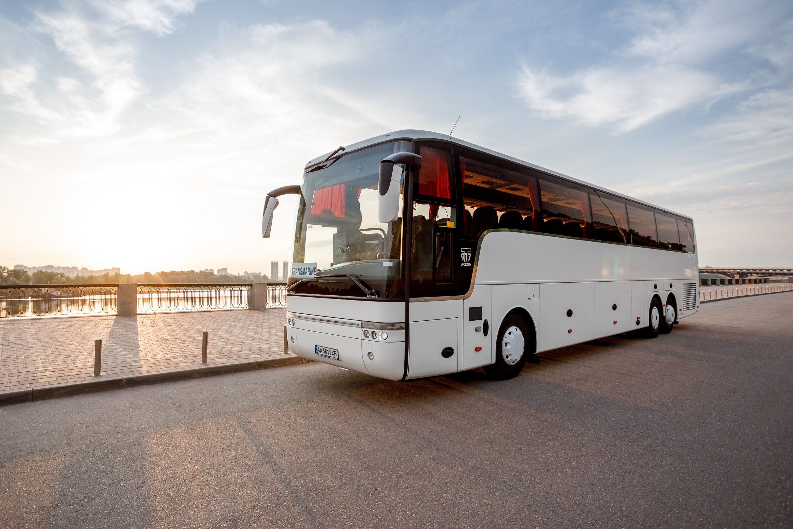 Як вибрати транспортну компанію для оренди автобуса?