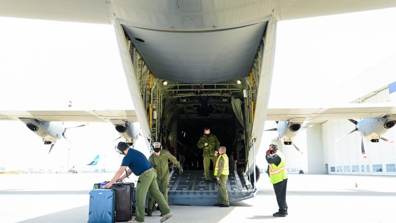 Канада переводить авіаційний підрозділ з Близького Сходу до Великобританії, задля пришвидшення доставки допомоги Україні