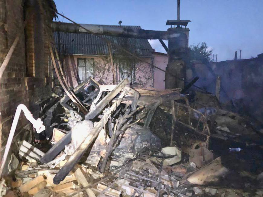 Через  обстріли окупантів на Дніпропетровшині пошкоджена велика кількість будівль,  хлібокомбінат, дитсадок, бібліотека