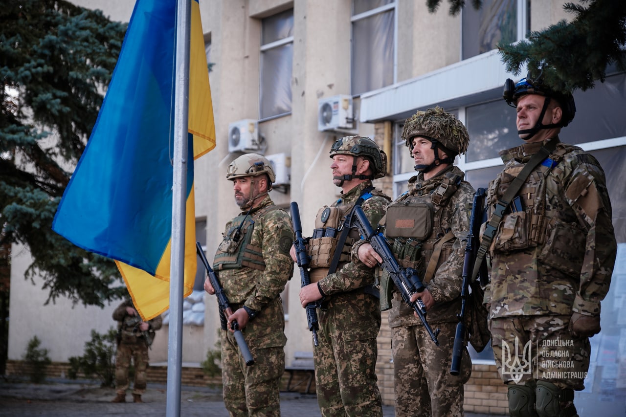 Над звільненим Лиманом офіційно підняли український прапор