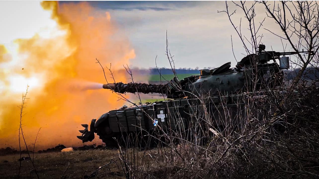Ворог зосереджується на стримуванні дій Сил оборони України та веде наступальні дії на окремих напрямках