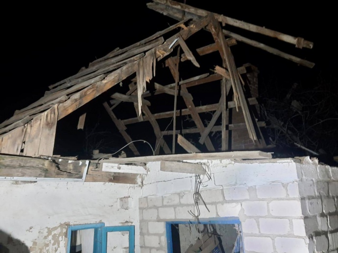 Окупанти знову обстріляли Нікопільщину, пошкоджені будинки, газогони і ЛЕП