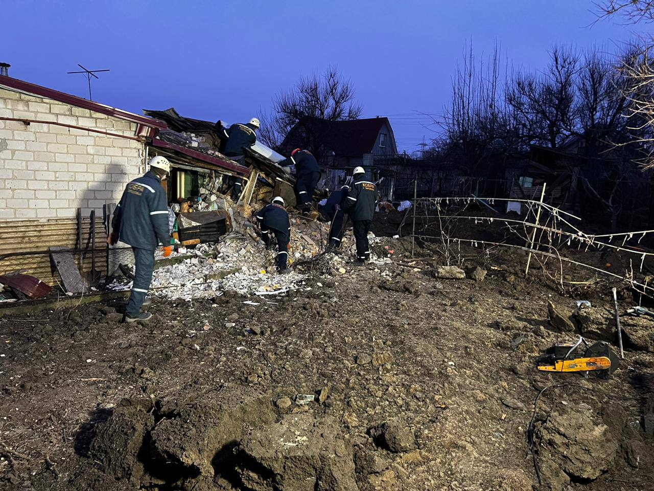 Вночі російські окупанти атакували Запоріжжя, пошкоджені об'єкти інфраструктури