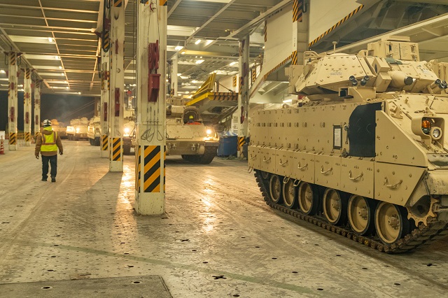 США відвантажили першу партію з понад 60 Bradley в Україну 