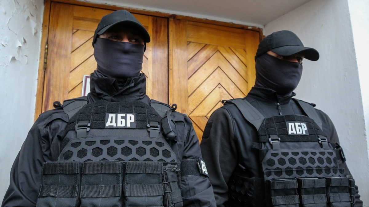 Співробітники ДБР проводить обшуки у київській податковій