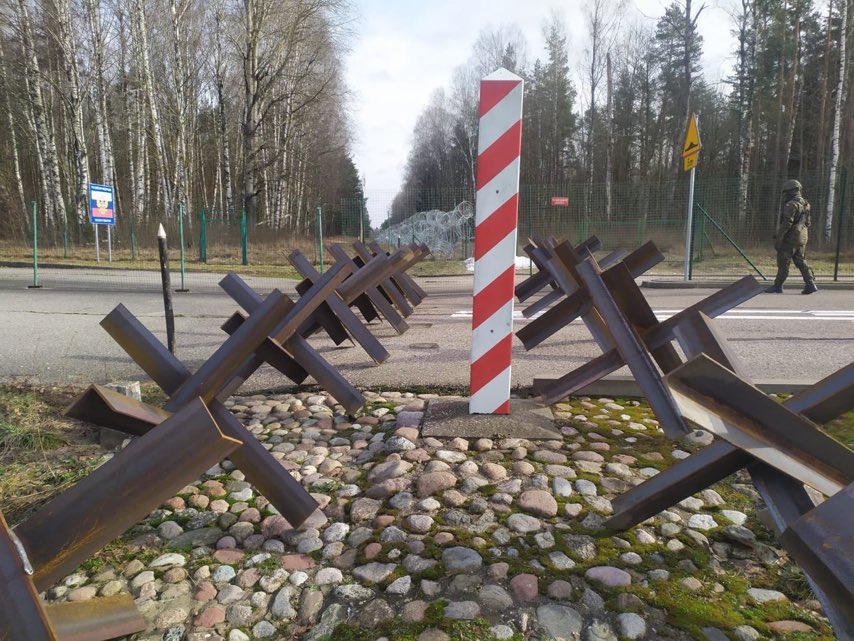 Польща розпочала будівництво фортифікаційних загородженнь на кордоні з росією і білоруссю