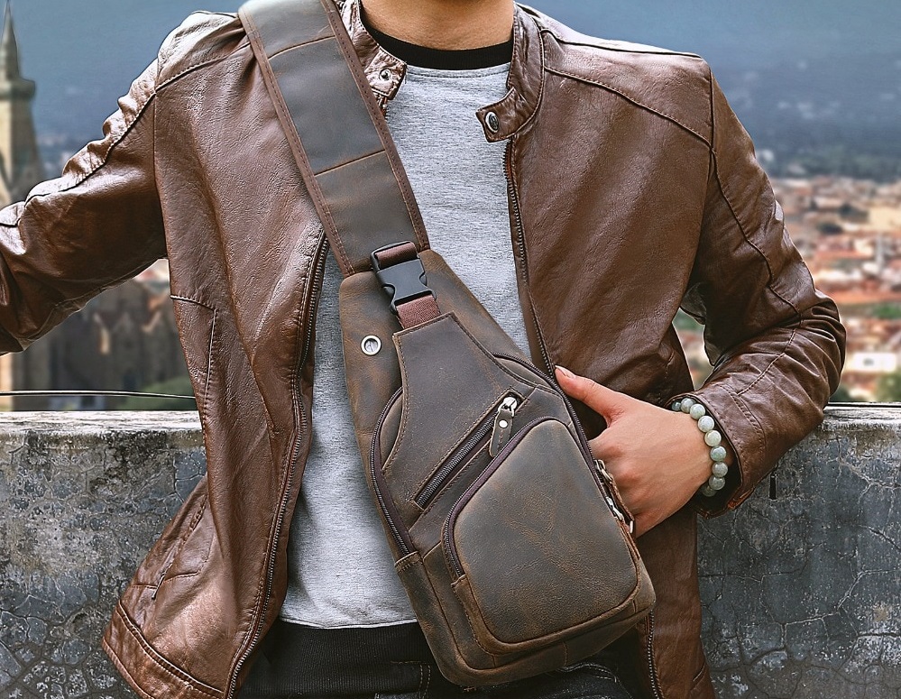 Мужская сумка на грудь: плохая привычка или стильный аксессуар 