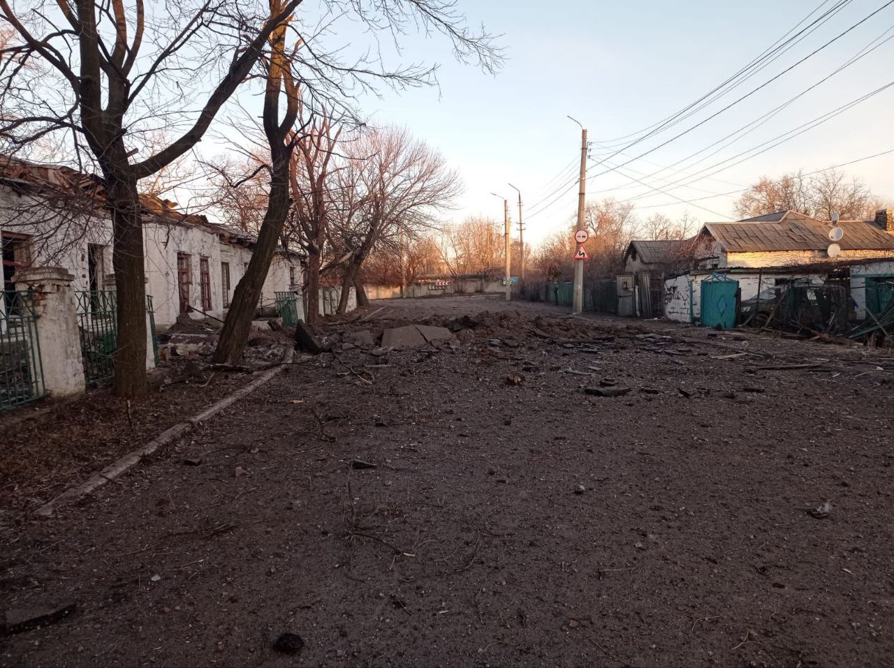У Костянтинівці на Донеччині пошкоджені 18 приватних будинків і чотири багатоповерхівки через обстріли росіян