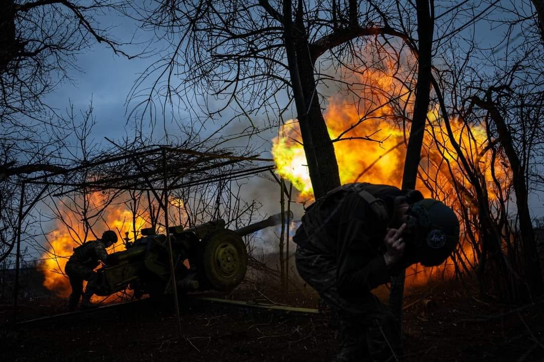 Ворог здійснив понад 75 атак на п'яти  напрямках на Донеччині та Луганщині