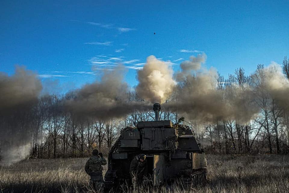 На Бахмутському напрямку ворог продовжує вести наступальні дії, тривають жорстокі бої