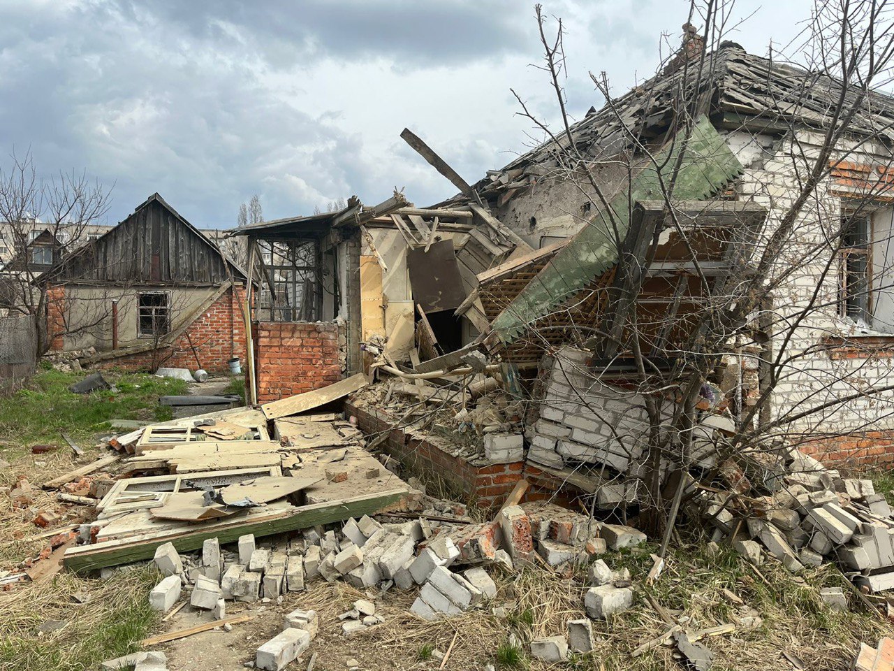 Ворог обстріляв Харківщину з мінометів та РСЗВ Град, пошкоджено житлові будинки, поранено чоловіка 