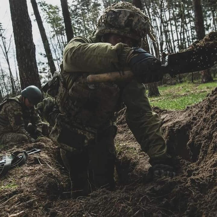 Важкі бої за Бахмут тривають, українські оборонці відбили 60 атак ворога на чотирьох напрямках на Донеччині та Луганщині