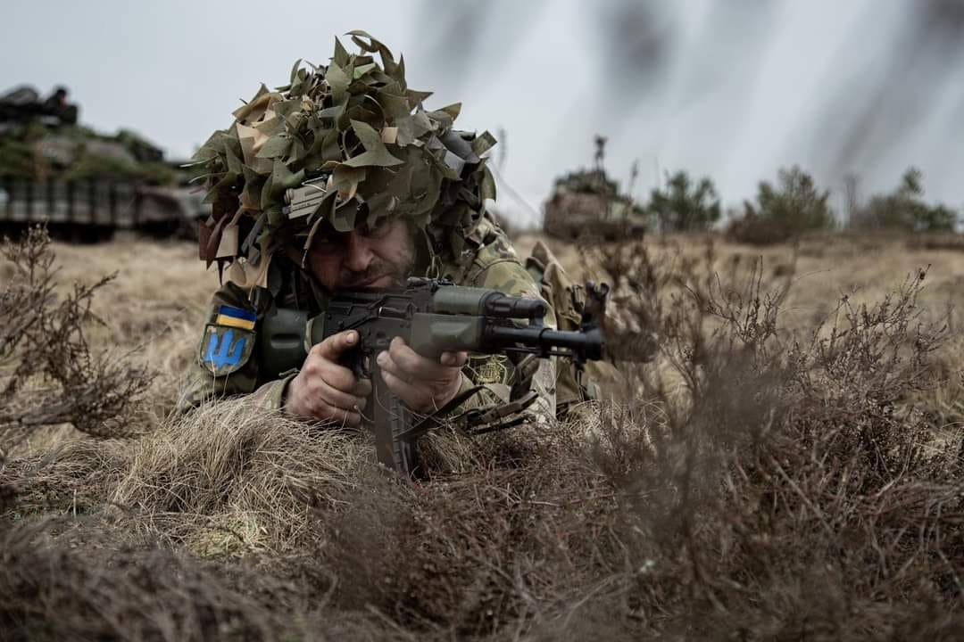 Тривають жорстокі бої за Мар'їнку та Бахмут, українські захисники відбили численні атаки у північній і центральній частинах Мар’їнки,