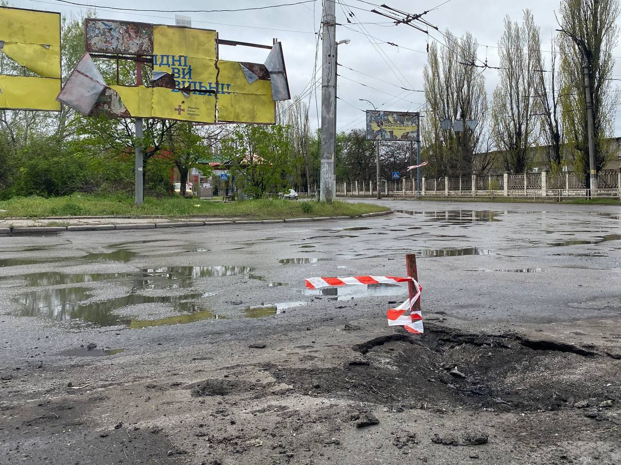 Російські загарбники тричі за добу обстріляли Херсон, по області випустили 412 снарядів 