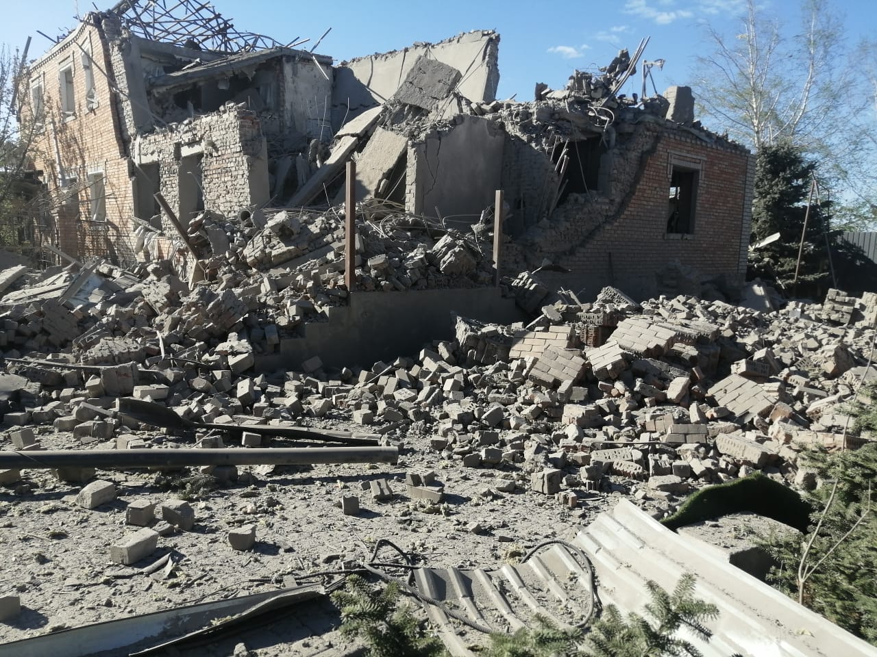 росіяни вдарили ракетами по житлових районах Запоріжжя, повністю зруйновано один будинок ще 40 зазнали пошкоджень