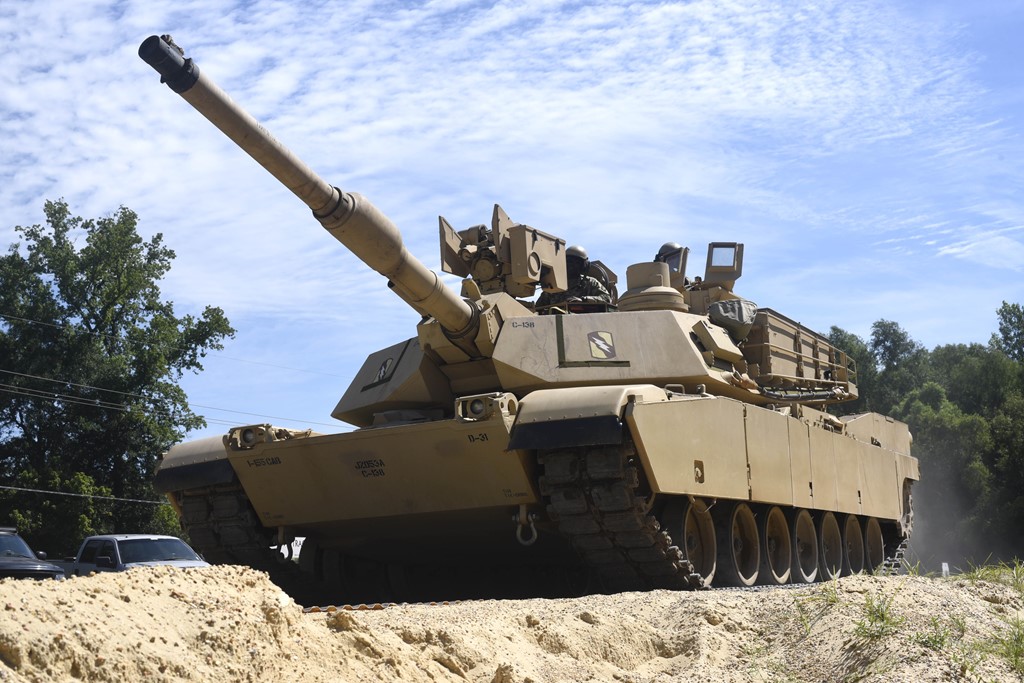 Танки Abrams, на яких навчатимуться українські військові прибули до Німеччини