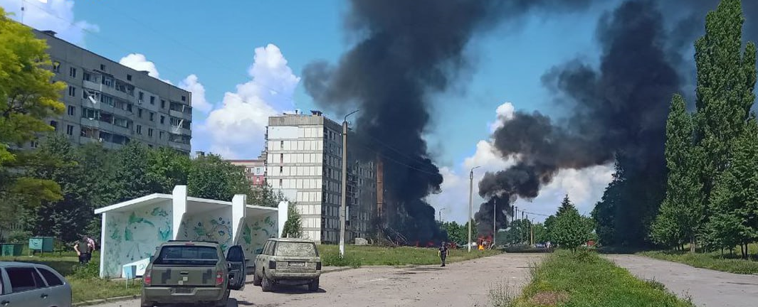 РФ обстріляла Первомайський на Харківщині, 12 осіб постраждали, зокрема 5 дітей
