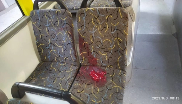 Загарбники зранку обстріляли громадський транспорт у Херсоні, троє поранених