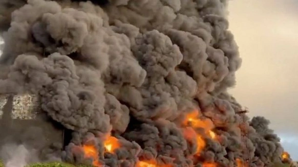 Божья кара за Умань". Что известно о пожаре на нефтехранилище в Севастополе  - BBC News Русская служба