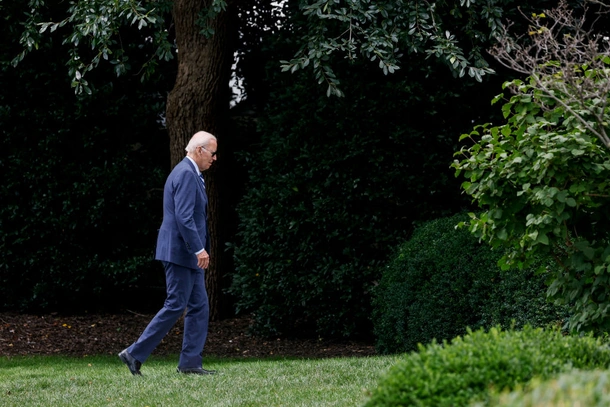 White House Enforces Social Distancing Measures as Reporters Await Biden's Return from Delaware