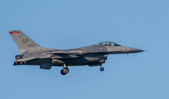 Ukrainian F-16 Pilots to Receive Training in Arizona by U.S.