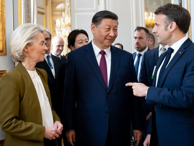 Сі Цзіньпін, Емманюель Макрон та президентка Єврокомісії Урсула фон дер Ляєн зустрілись у Парижі