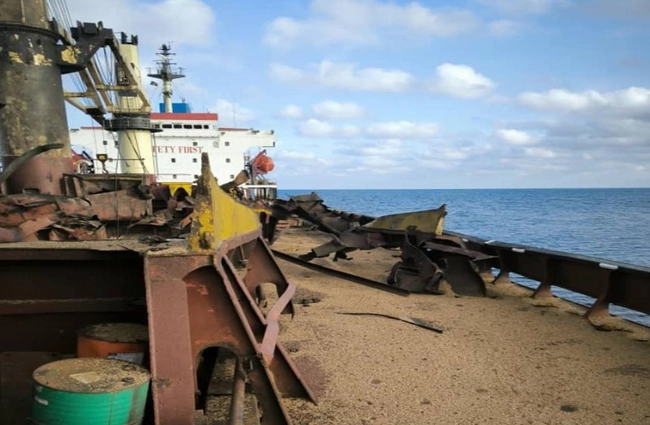 Удар по цивільному судну із зерном стався поза межами зернового коридору - ВМС