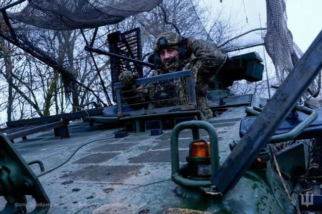 Ворог збільшує кількість штурмів на 6 напрямках, найгарячіще на Курському та Времівському напрямках - 47 та 35 боєзіткнень